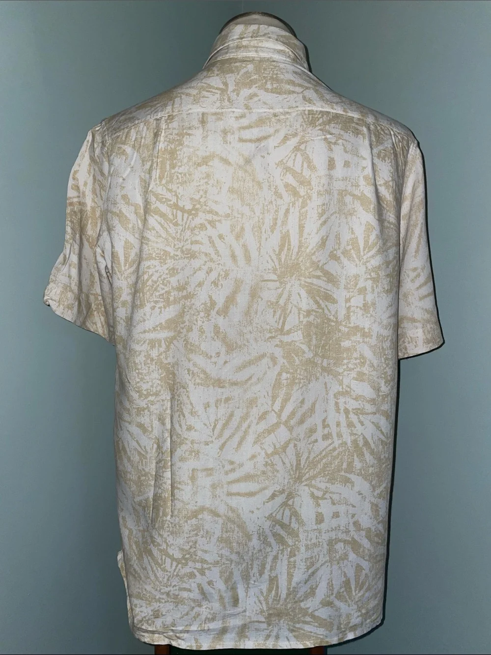 Silk Vintage Short-Sleeve Button-Up Shirt in Beige & White Palm Pattern. Size M - Picture 3 of 12